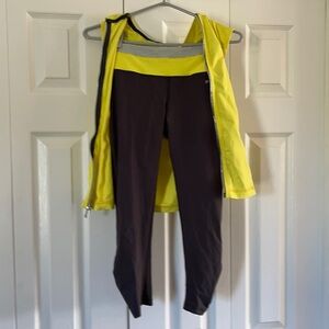 Bebe sport Capri and vest set size S🥰🥰